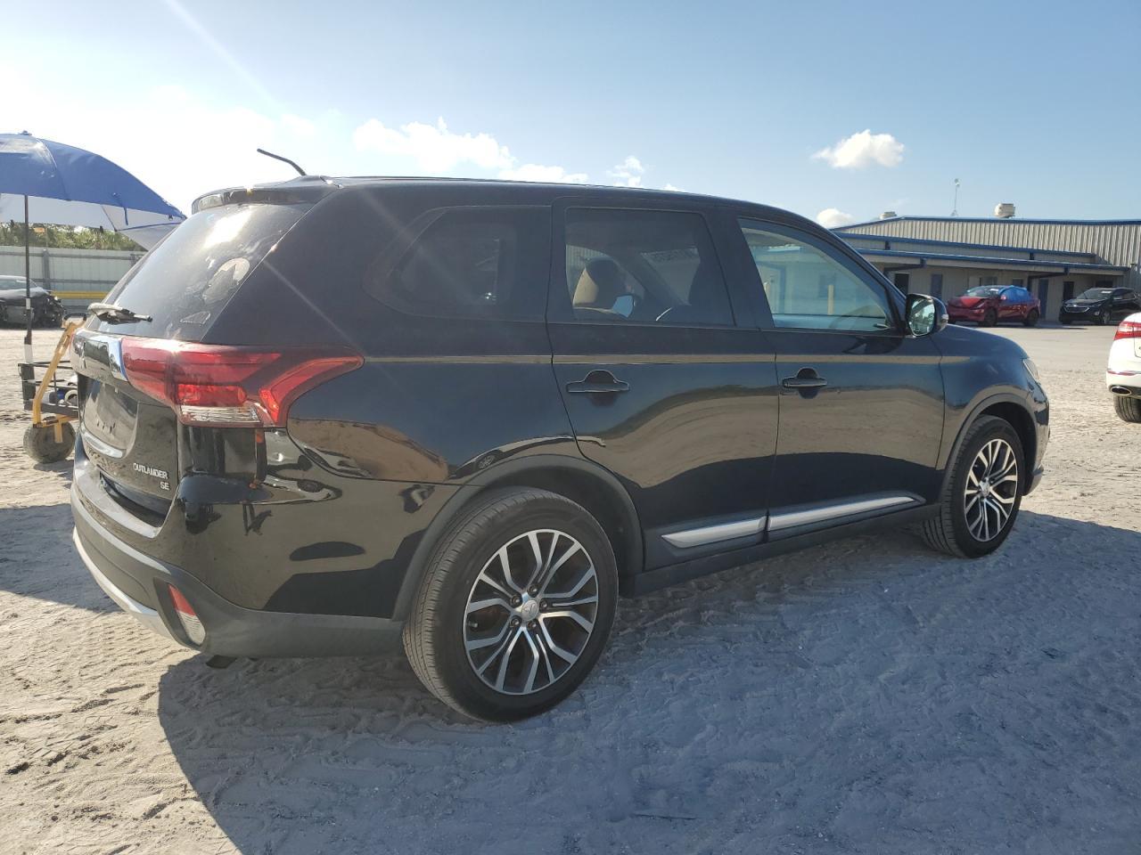 2016 Mitsubishi Outlander Se - Фото 3