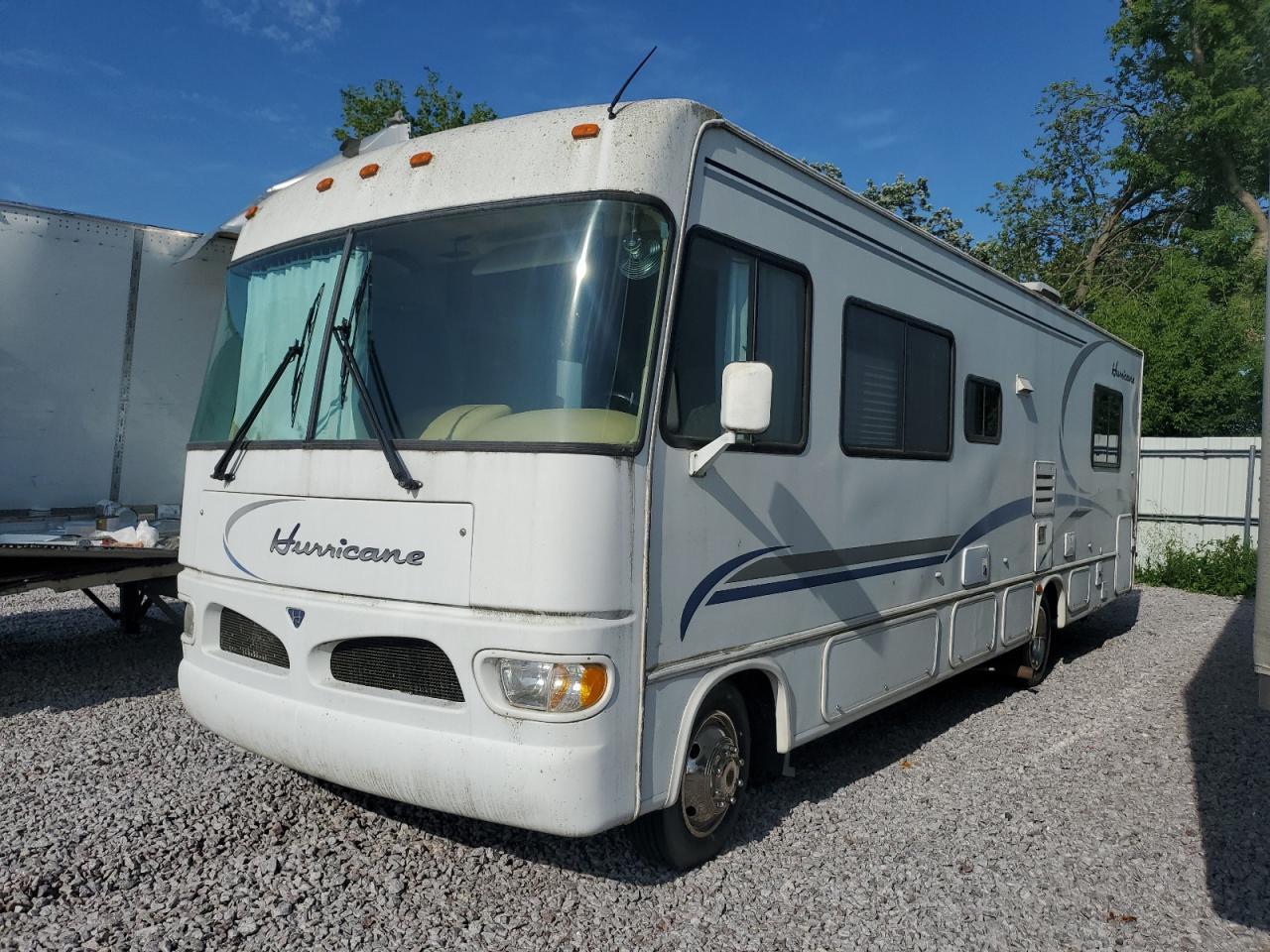 2000 Ford F550 Super Duty Stripped Chassis - Image 2