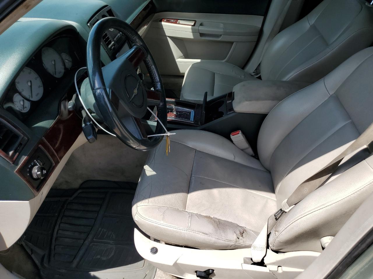 2006 Chrysler 300 Touring - Image 7