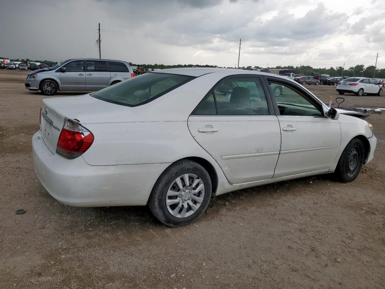 2005 Toyota Camry Le - Image 3