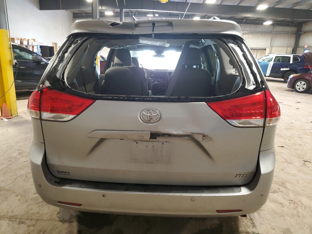 2012 Toyota Sienna Xle - Фото 6