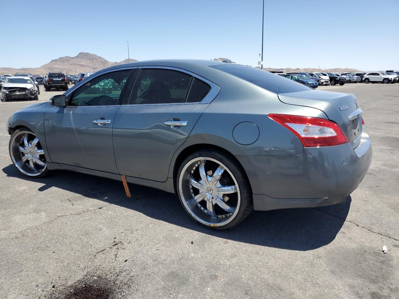 2010 Nissan Maxima S - Image 2