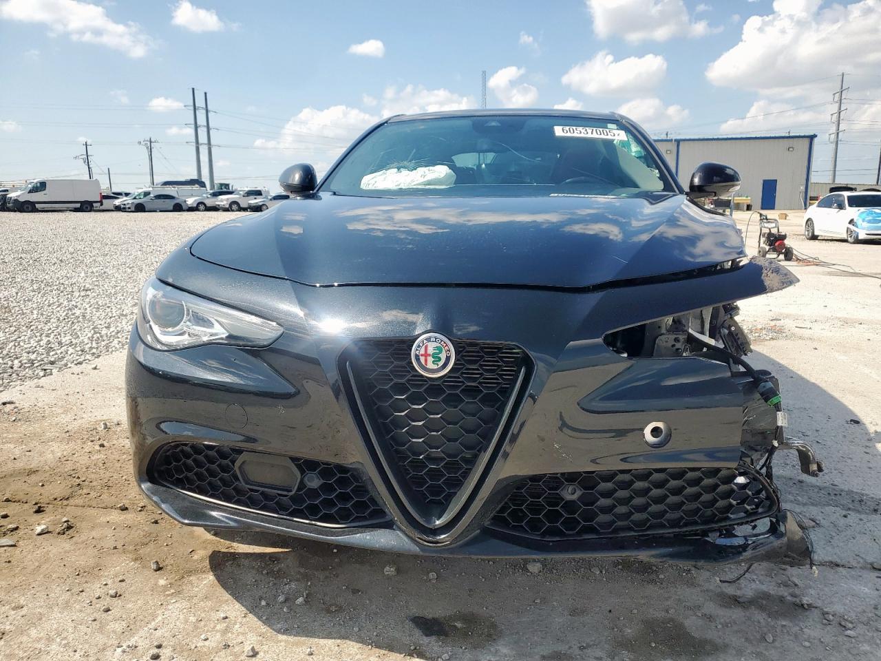 2021 Alfa Romeo Giulia Ti - Фото 5