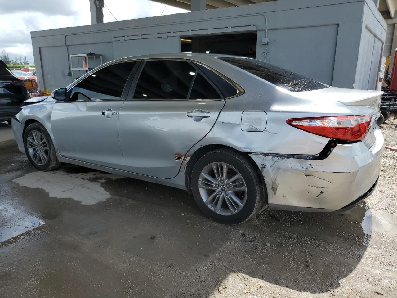 2015 Toyota Camry Le - Фото 2