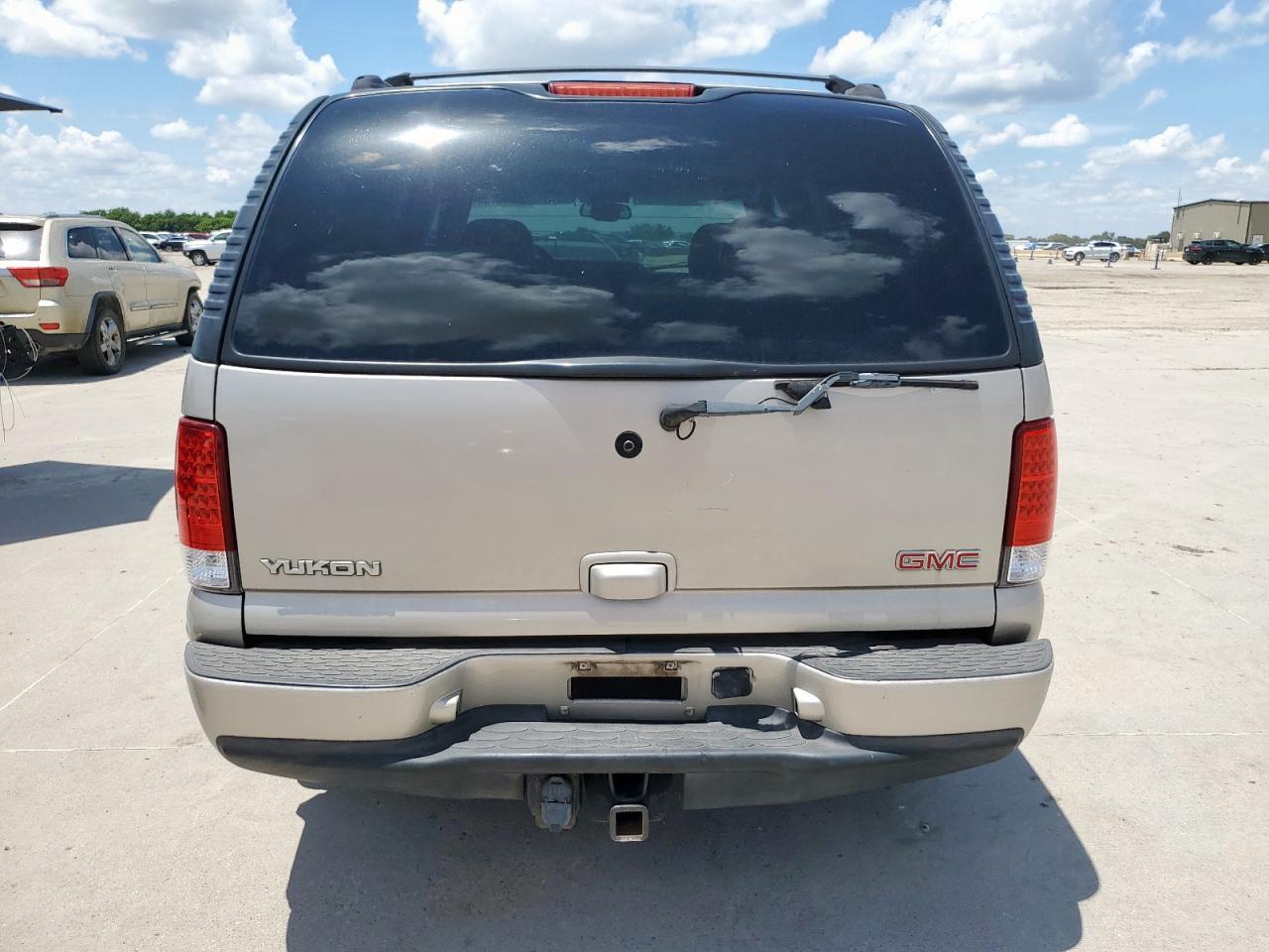 2004 GMC Yukon Denali - Image 6