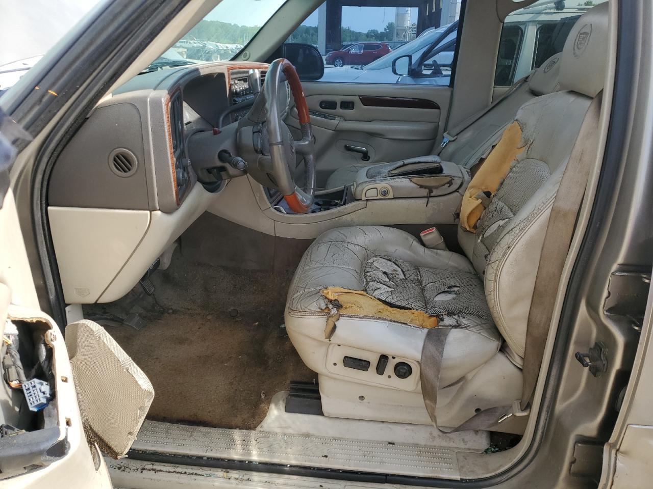 2002 Cadillac Escalade Luxury - Image 7