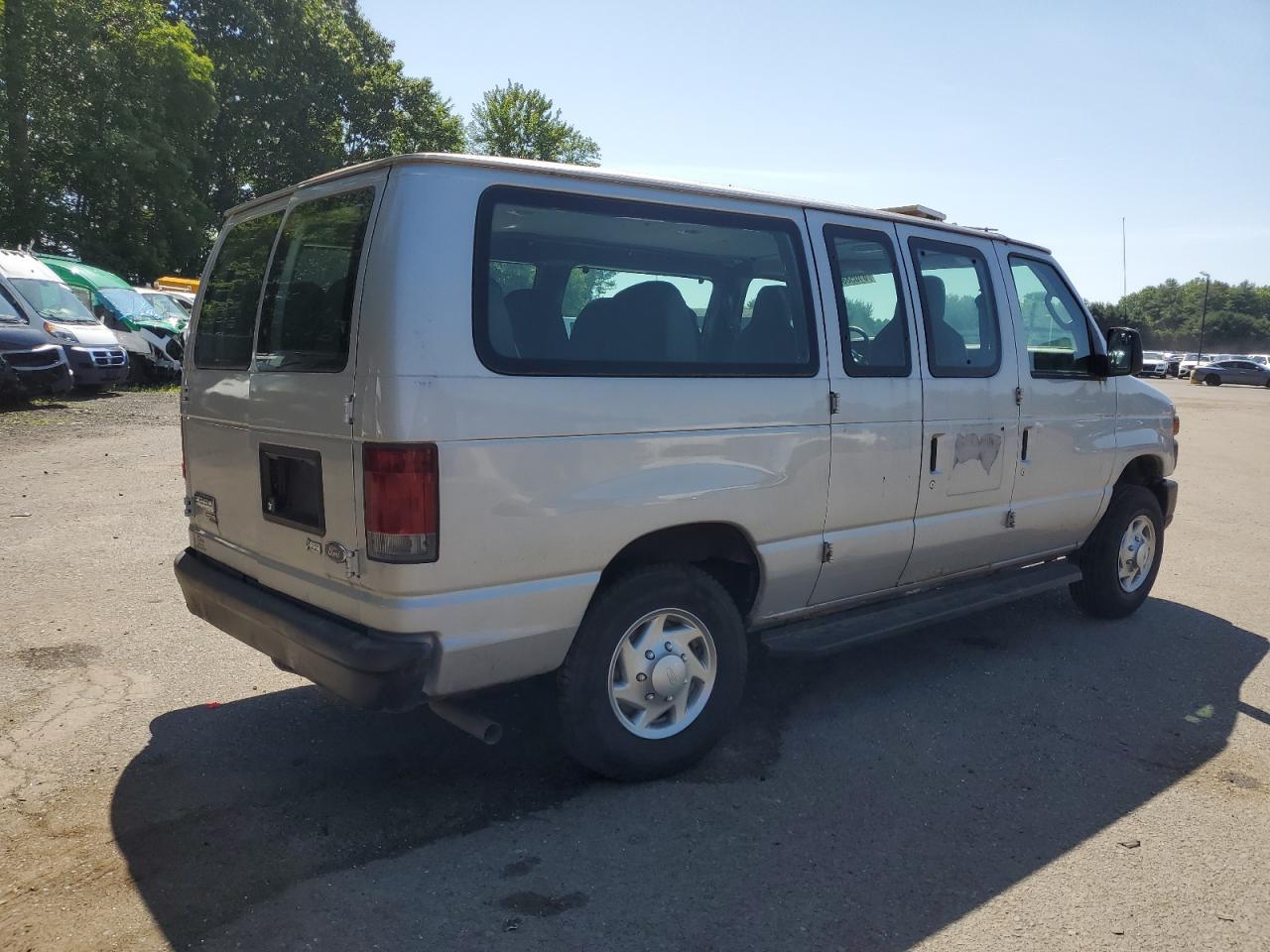 2012 Ford Econoline E250 Van - Фото 3