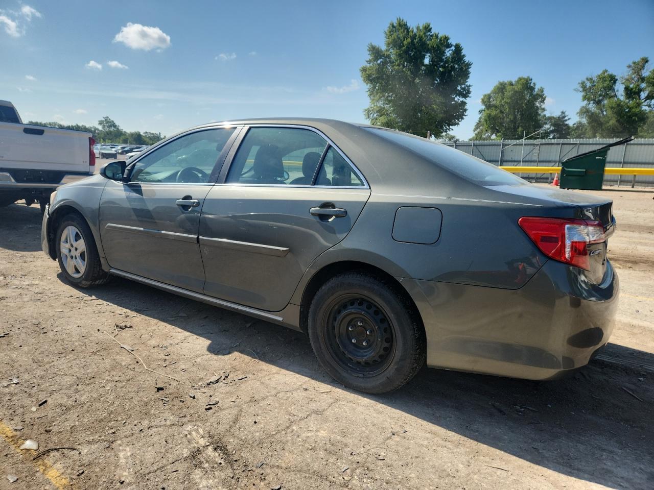 2013 Toyota Camry L - Фото 2