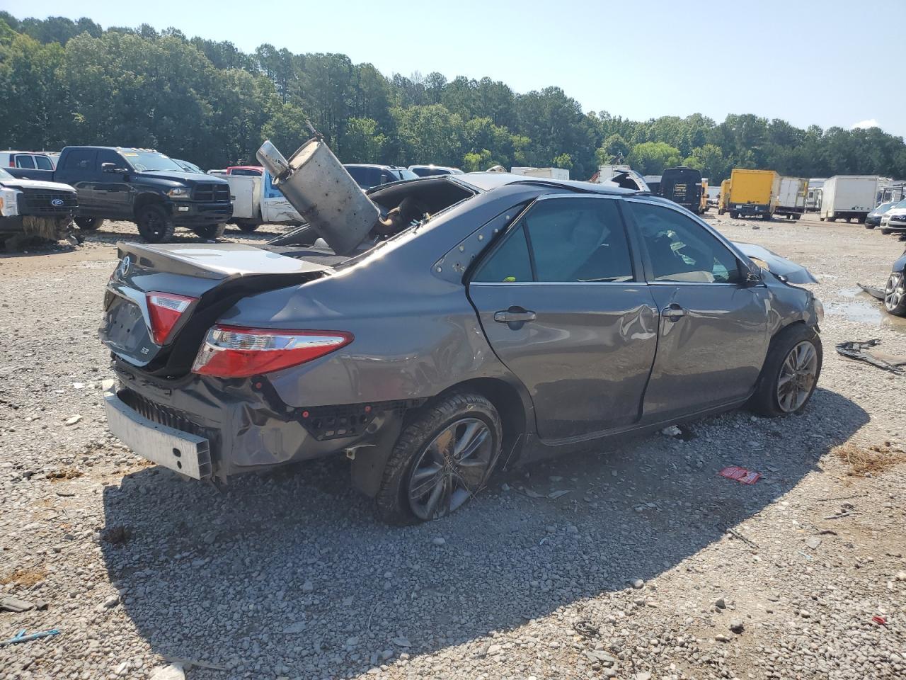 2016 Toyota Camry Le - Image 3