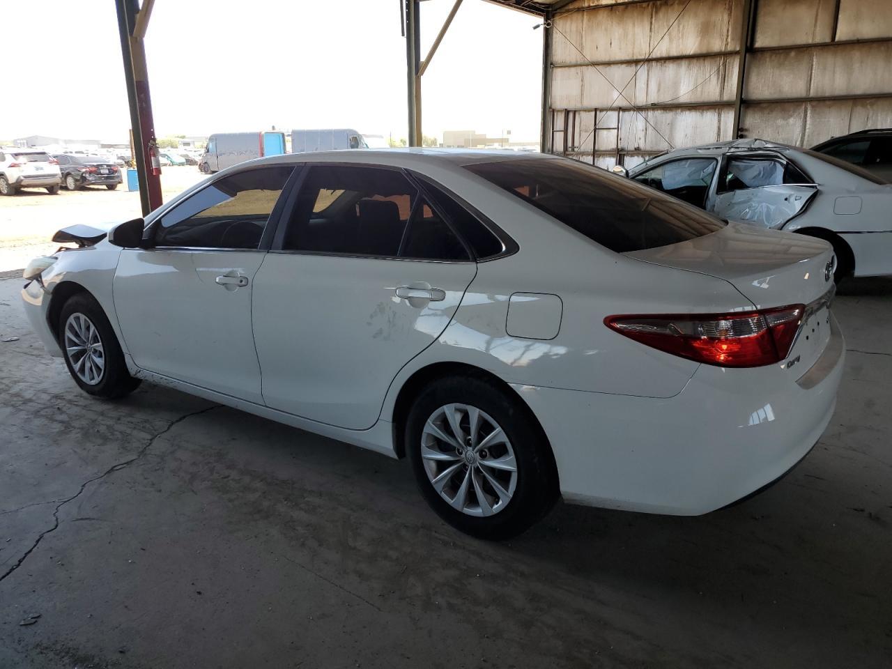 2017 Toyota Camry Le - Фото 2