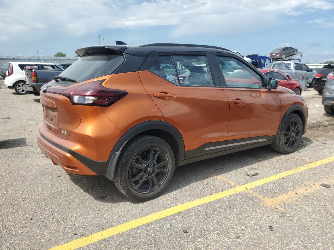 2024 Nissan Kicks Sr - Image 3