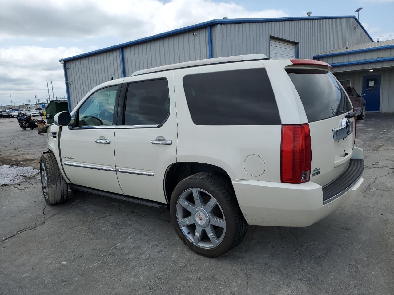 2010 Cadillac Escalade Premium - Фото 2