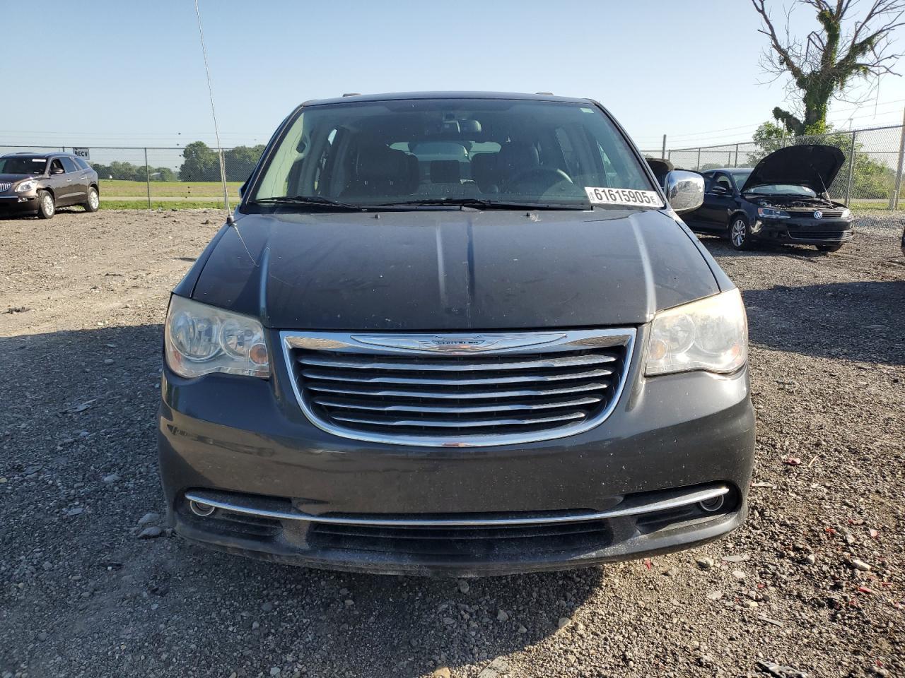 2012 Chrysler Town & Country Touring L - Image 5