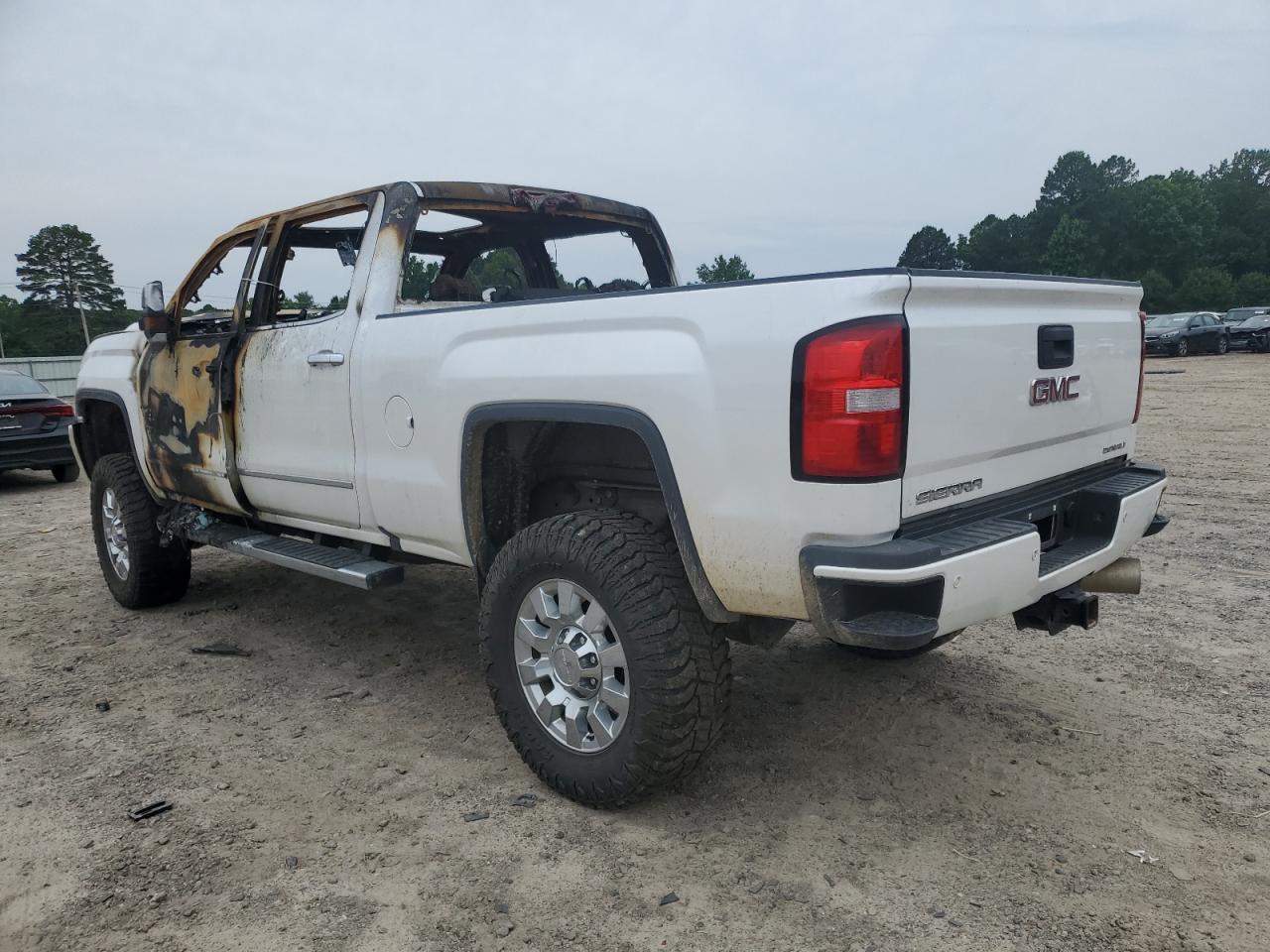 2019 GMC Sierra K2500 Denali - Image 2