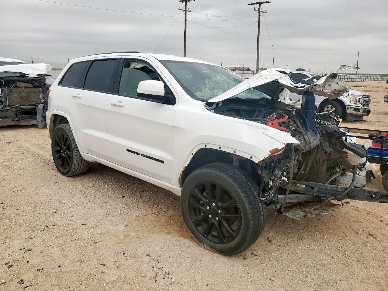 2017 Jeep Grand Cherokee Laredo - Image 4
