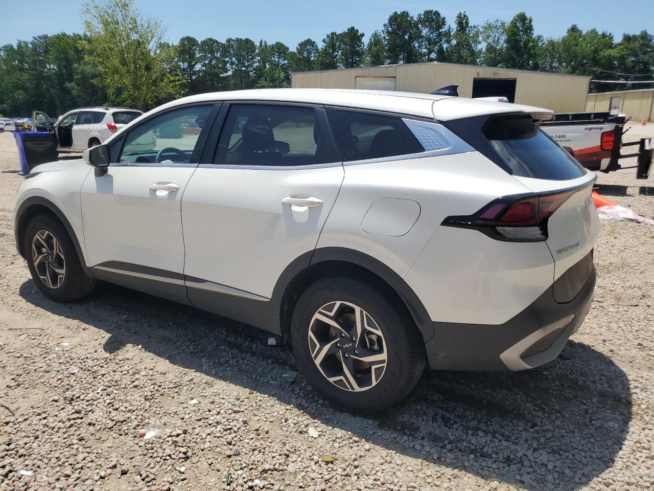 2024 Kia Sportage Lx - Image 2