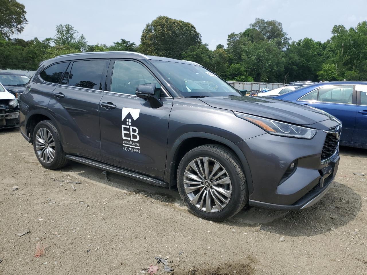 2021 Toyota Highlander Platinum - Image 4