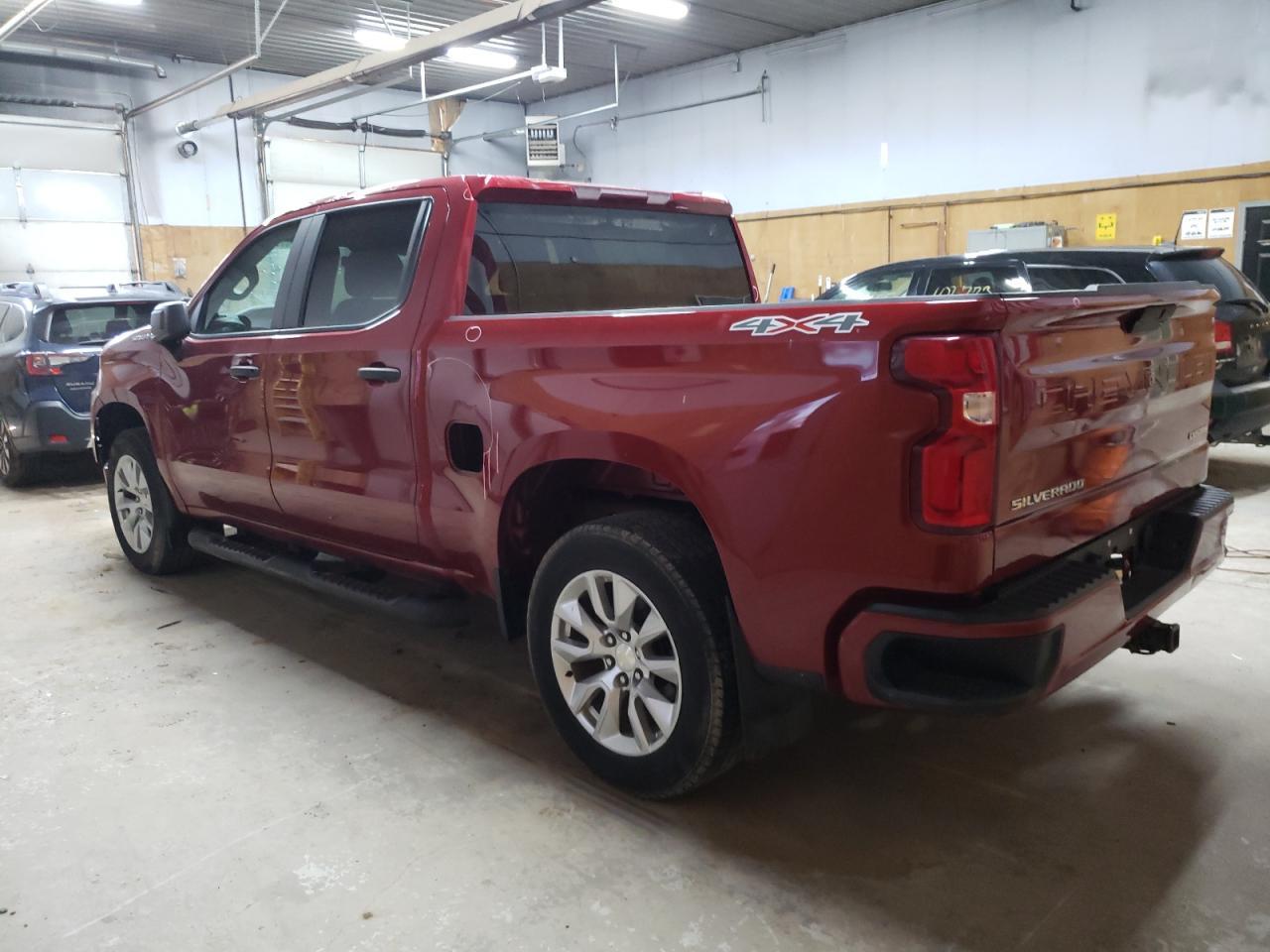 2019 Chevrolet Silverado K1500 Custom - Фото 2