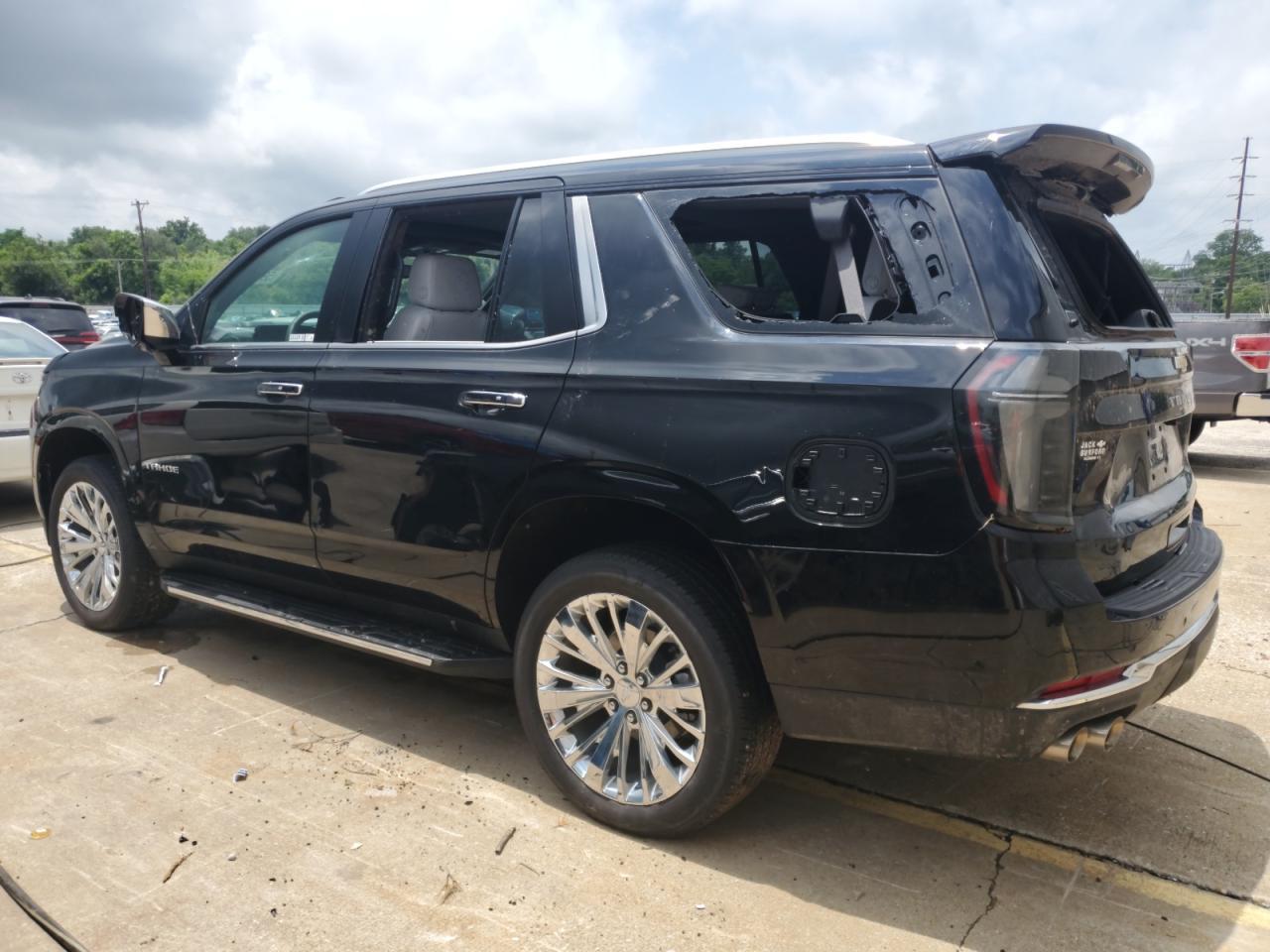 2025 Chevrolet Tahoe K1500 Premier - Фото 2