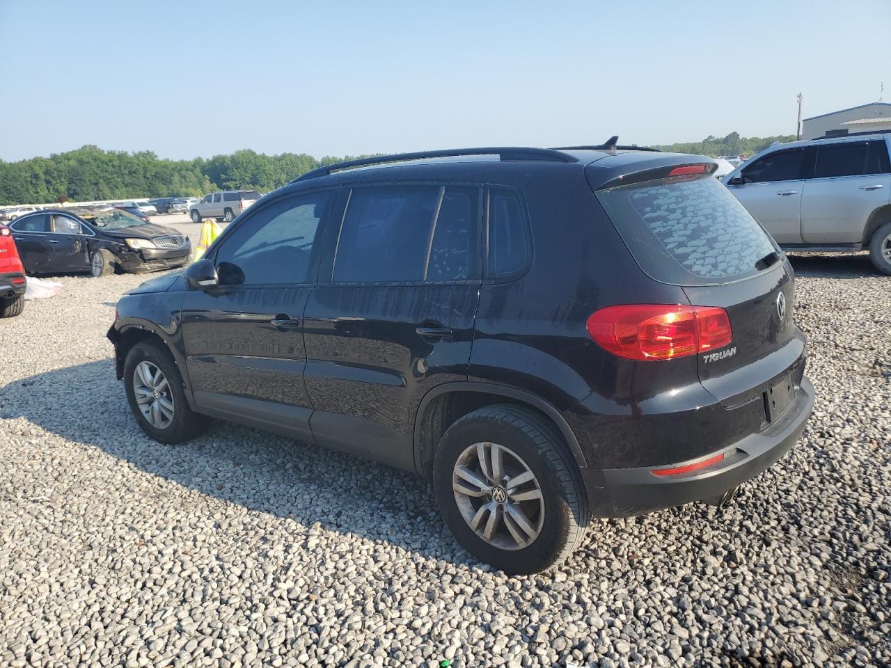 2017 Volkswagen Tiguan S - Фото 2