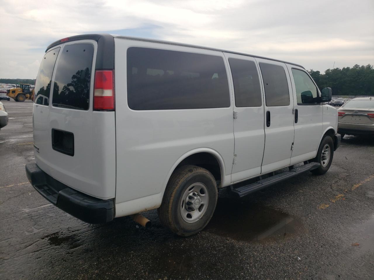 2016 Chevrolet Express G2500 Ls - Image 3