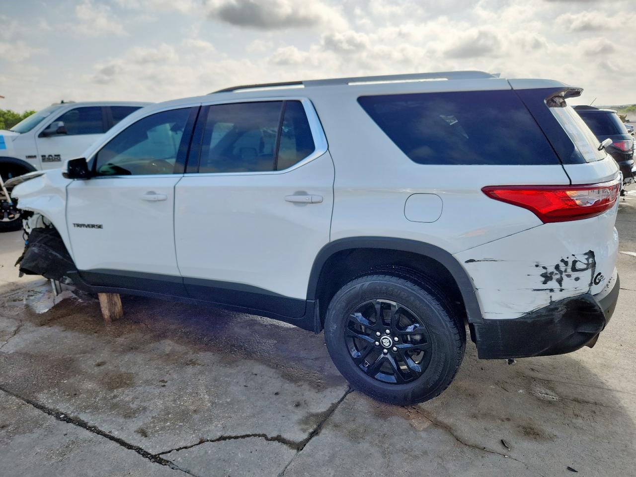 2018 Chevrolet Traverse Lt - Image 2