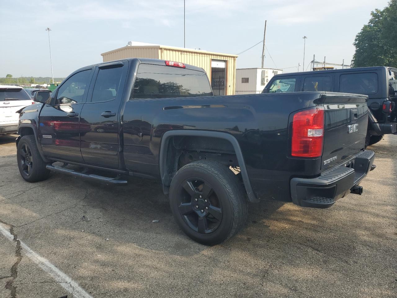 2017 GMC Sierra K1500 - Фото 2