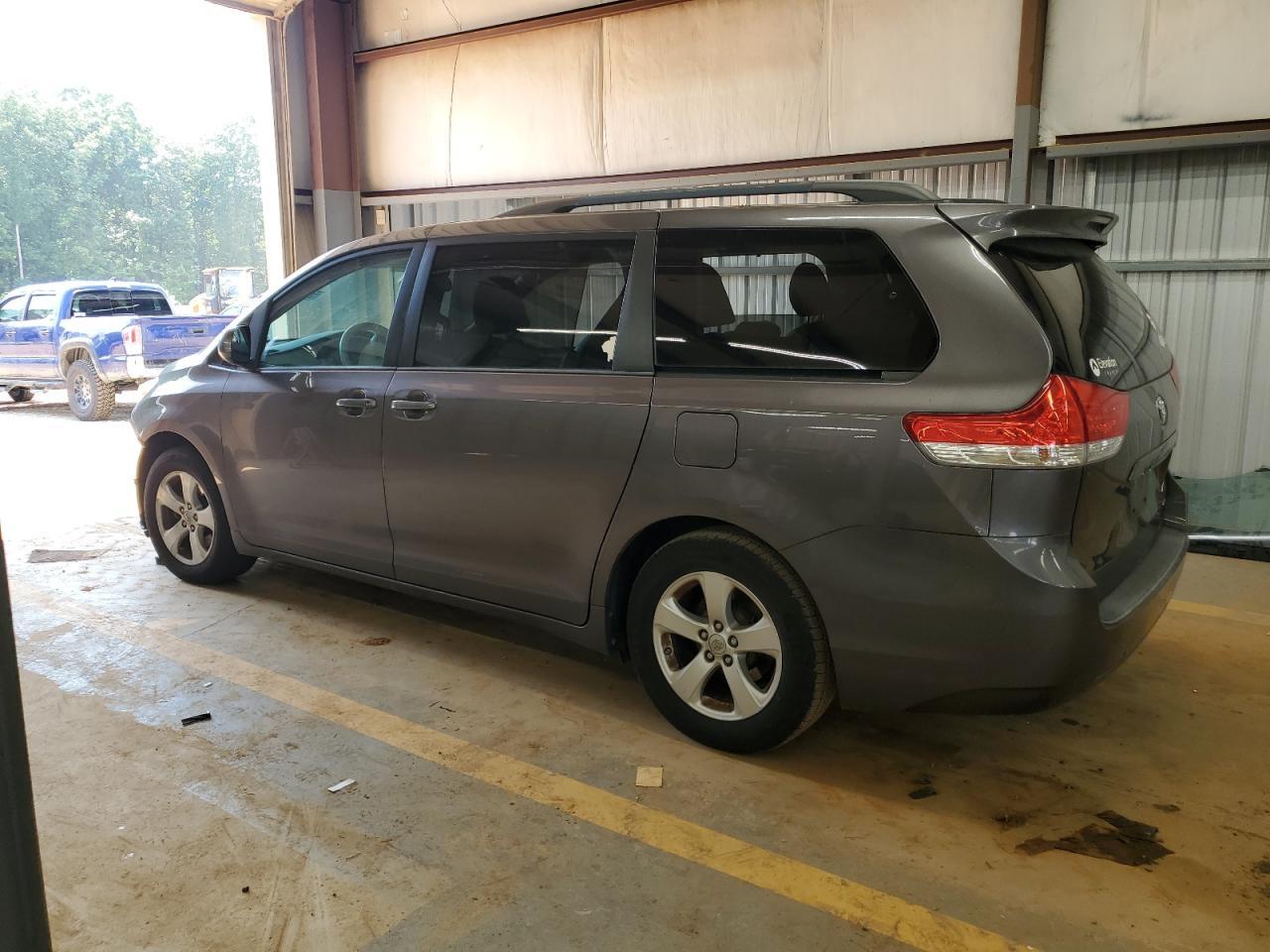 2012 Toyota Sienna Le - Image 2