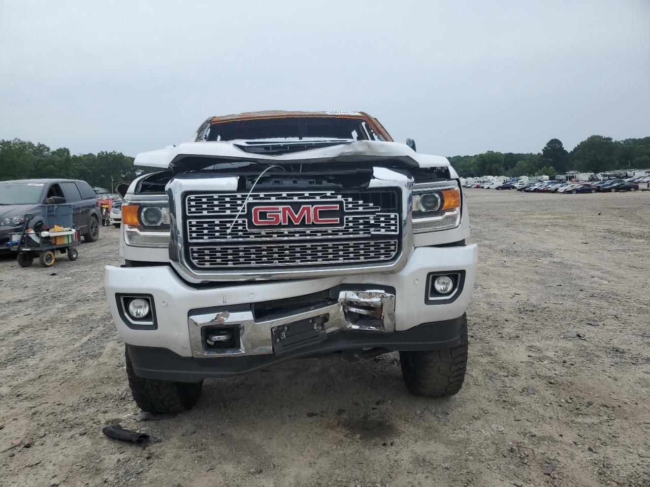2019 GMC Sierra K2500 Denali - Image 5