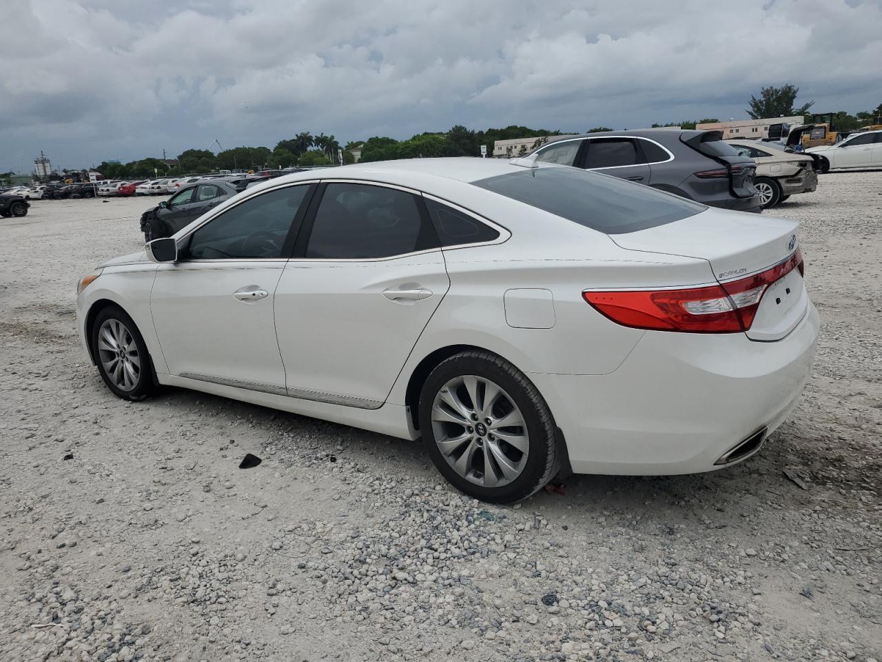 2014 Hyundai Azera - Image 2