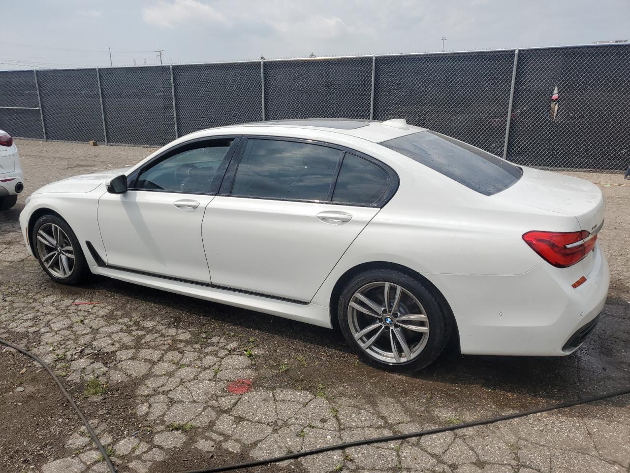 2016 BMW 750 Xi - Image 2