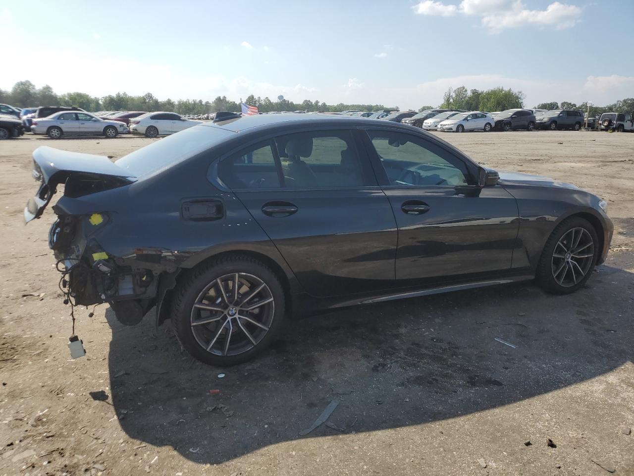 2019 BMW 330Xi - Фото 3