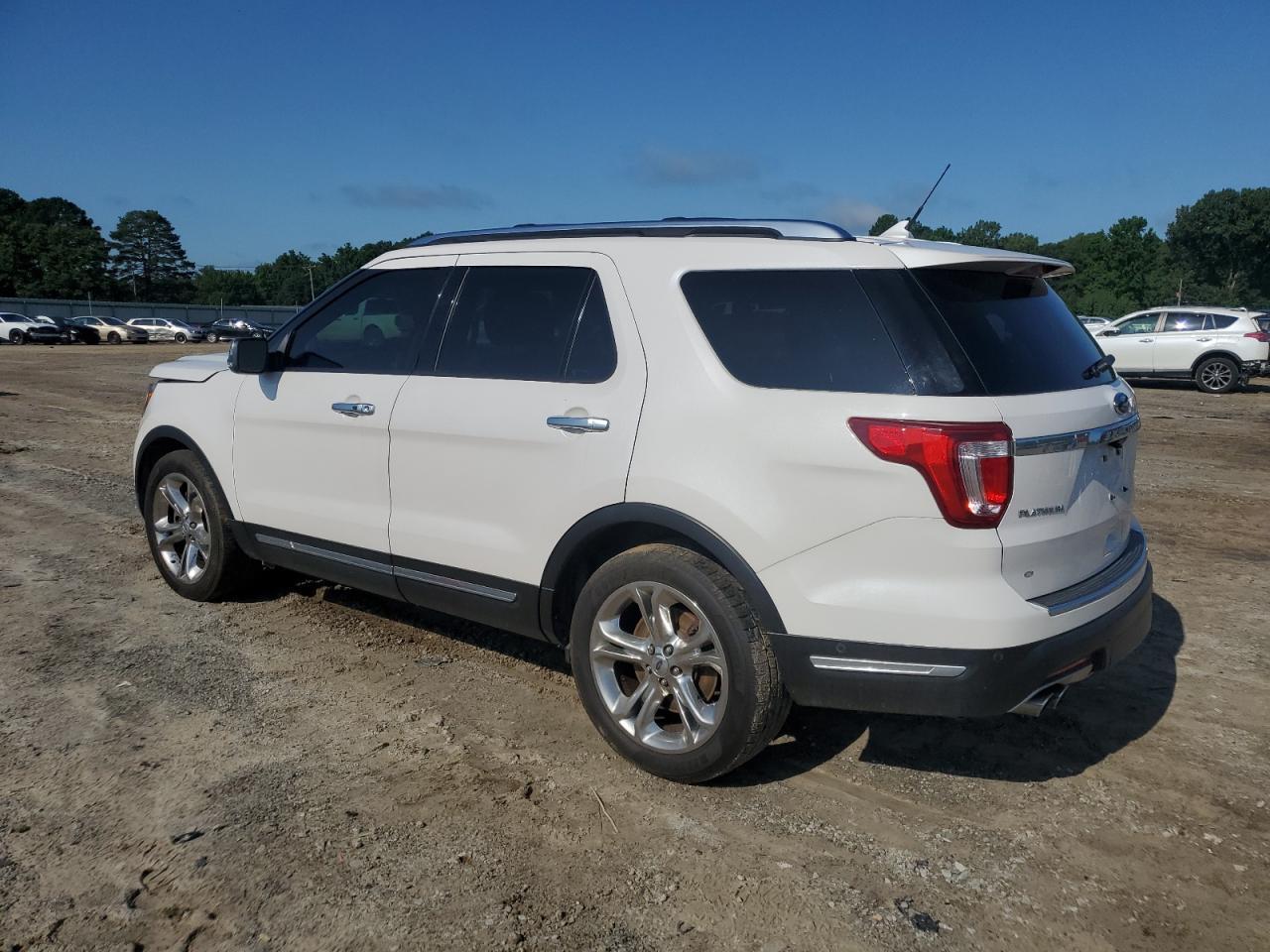 2018 Ford Explorer Platinum - Image 2