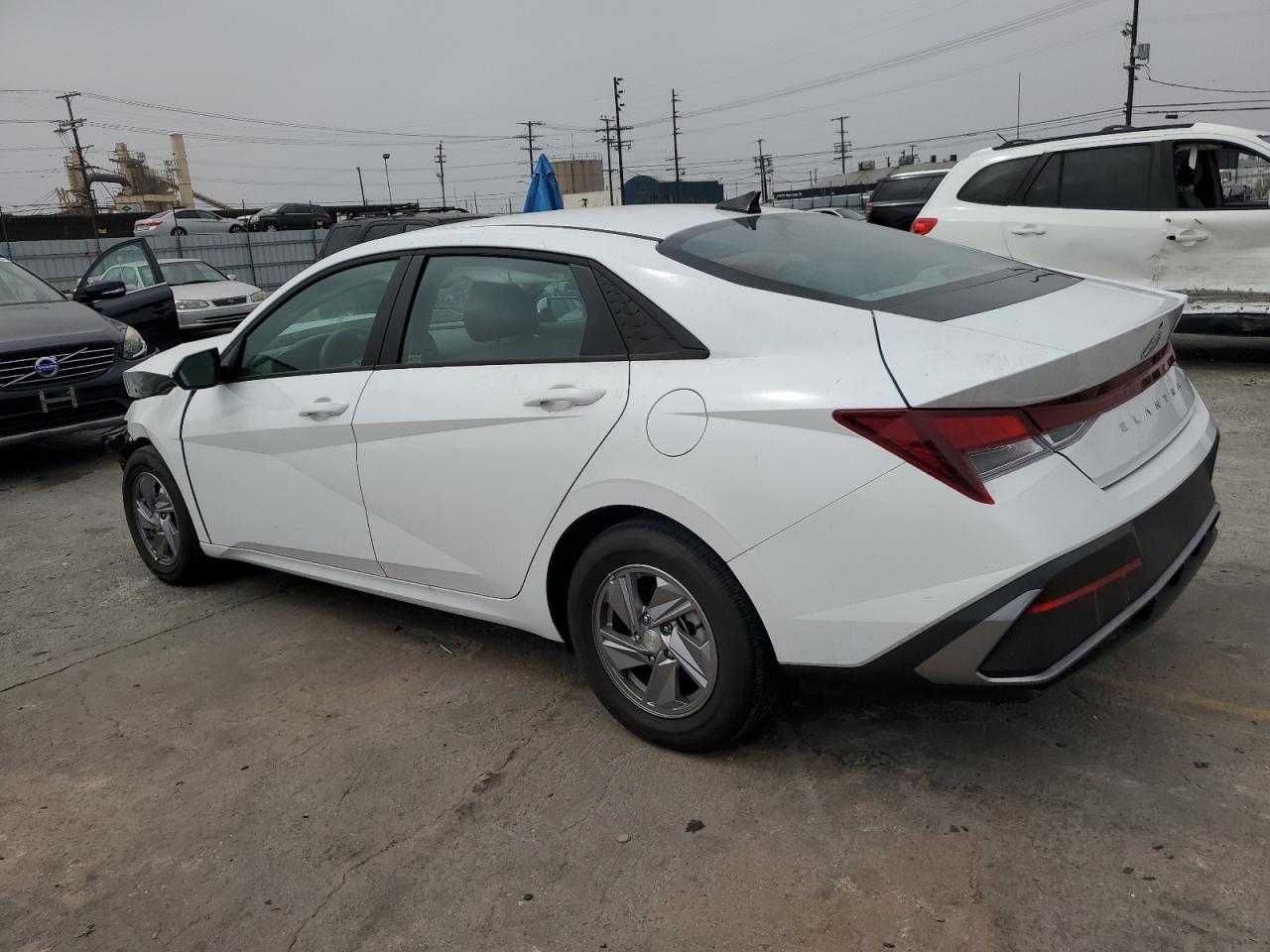 2024 Hyundai Elantra Se - Image 2