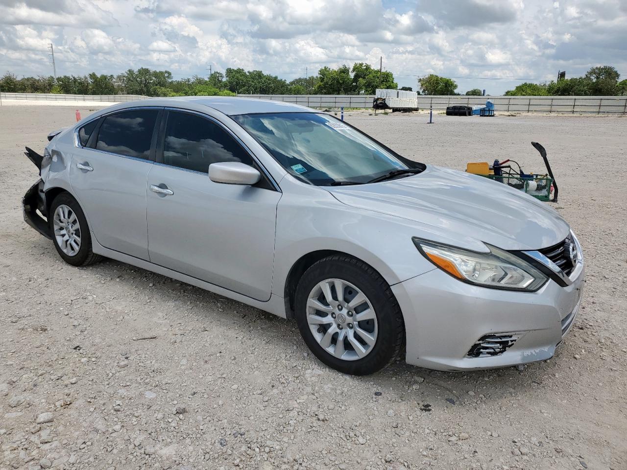 2016 Nissan Altima 2.5 - Image 4