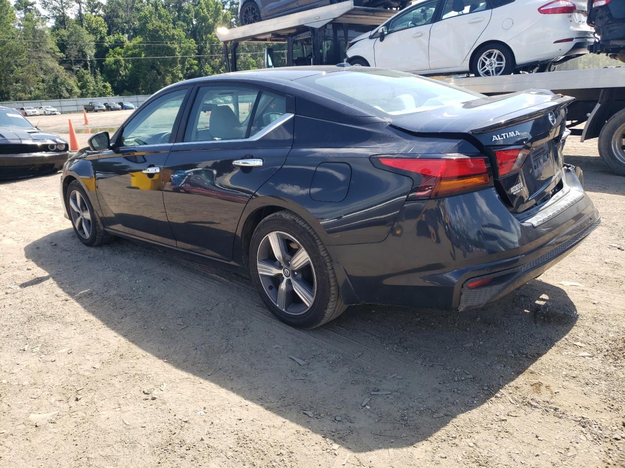 2021 Niss Altima Sv - Image 2