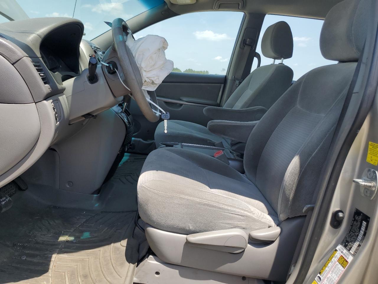 2010 Toyota Sienna Ce - Фото 7