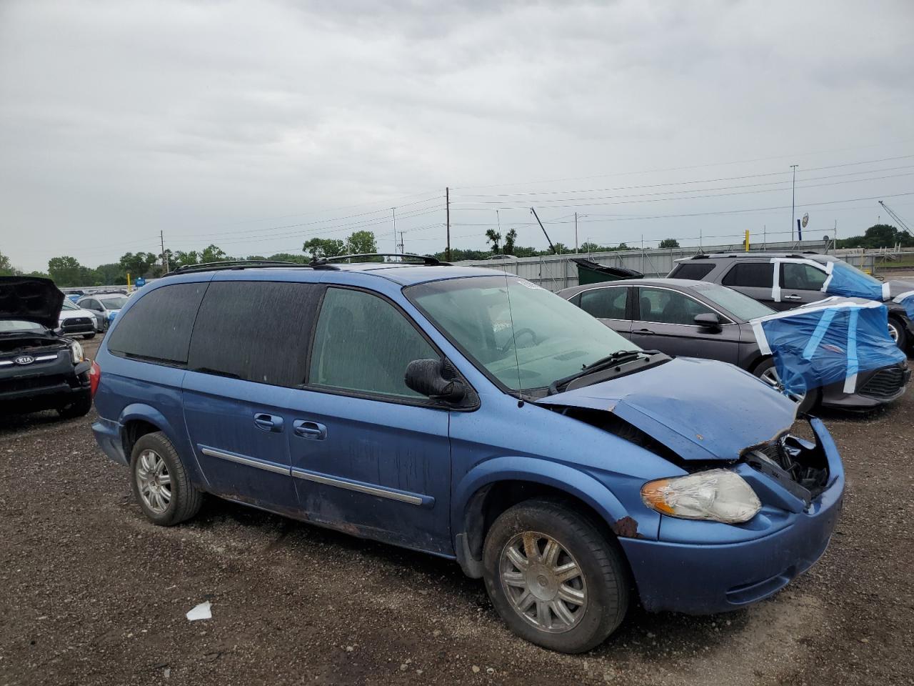 2007 Chrysler Town & Country Touring - Image 4