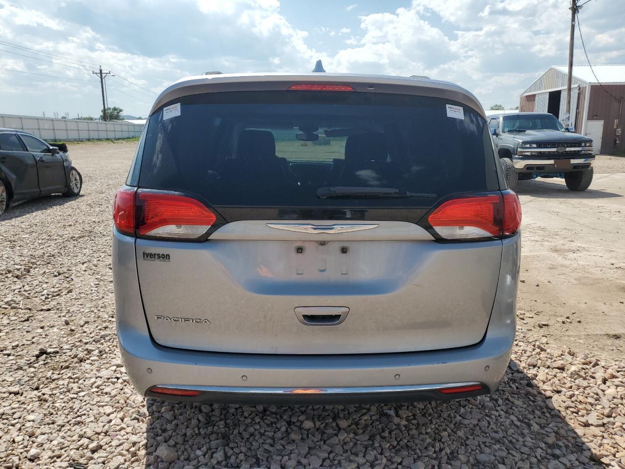 2017 Chrysler Pacifica Touring L - Фото 6