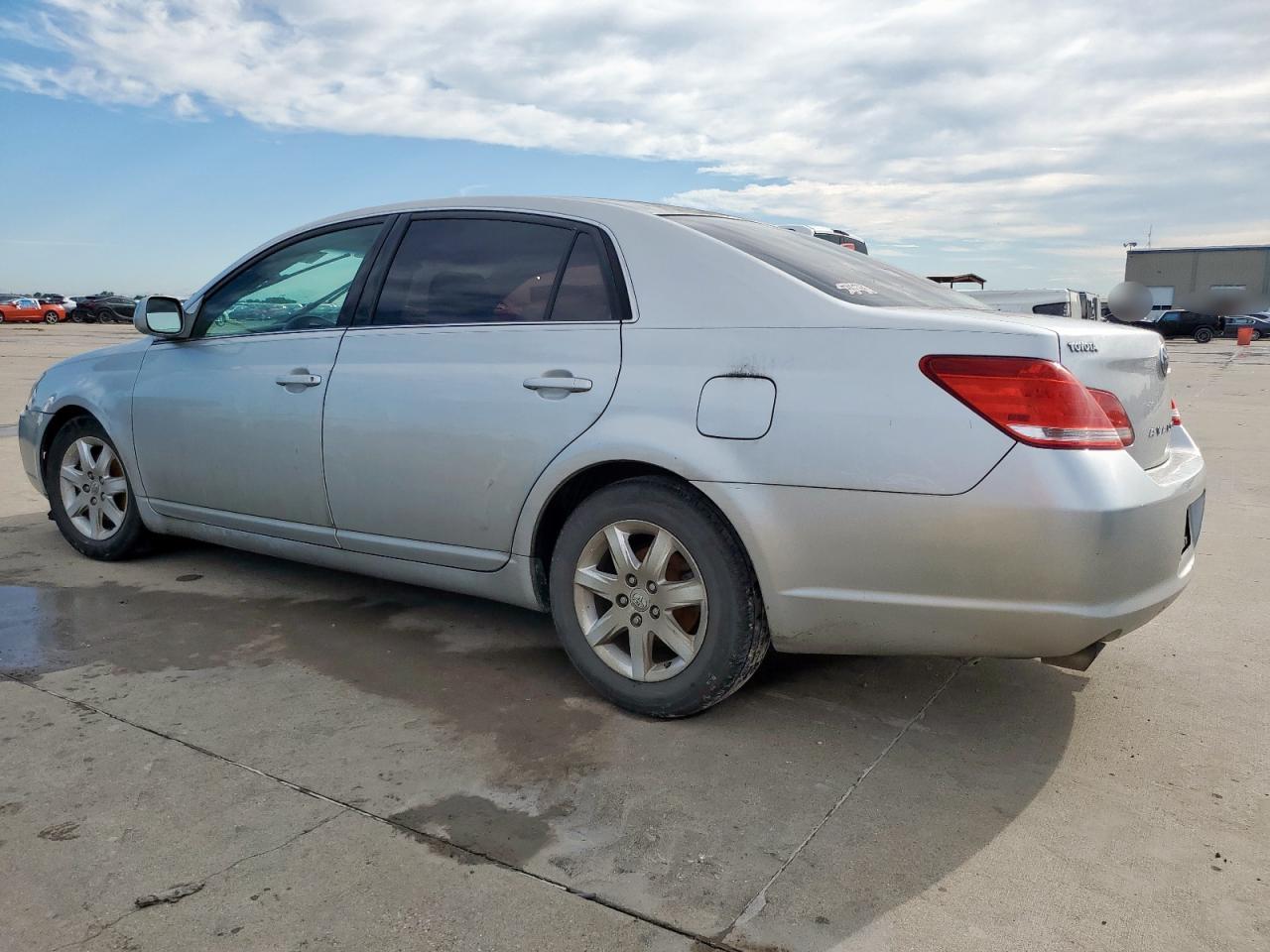 2005 Toyota Avalon Xl - Image 2