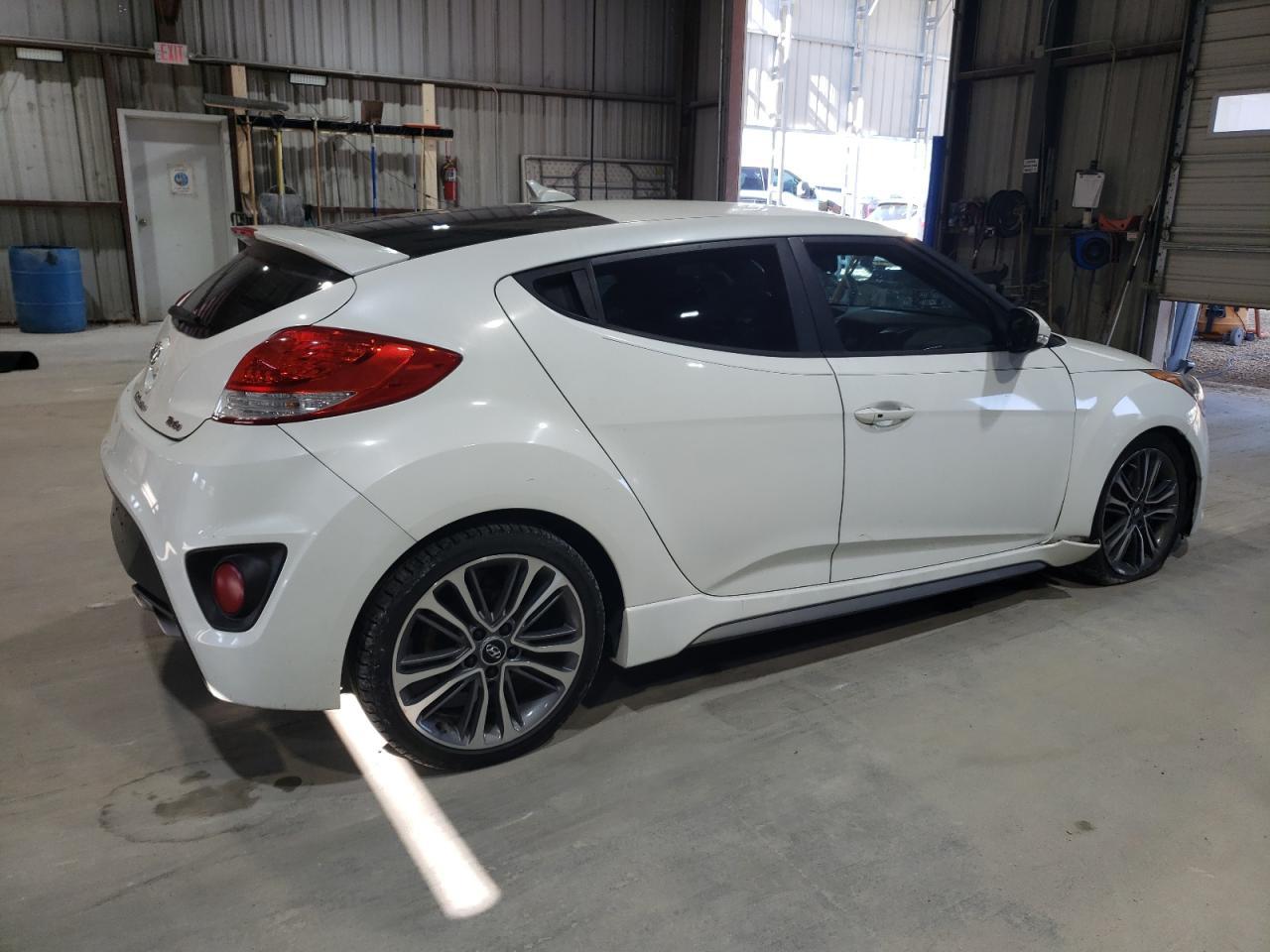 2016 Hyundai Veloster Turbo - Image 3