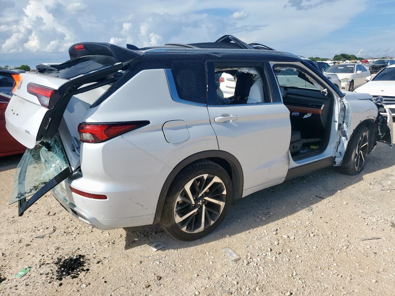 2024 Mitsubishi Outlander Sel - Image 3