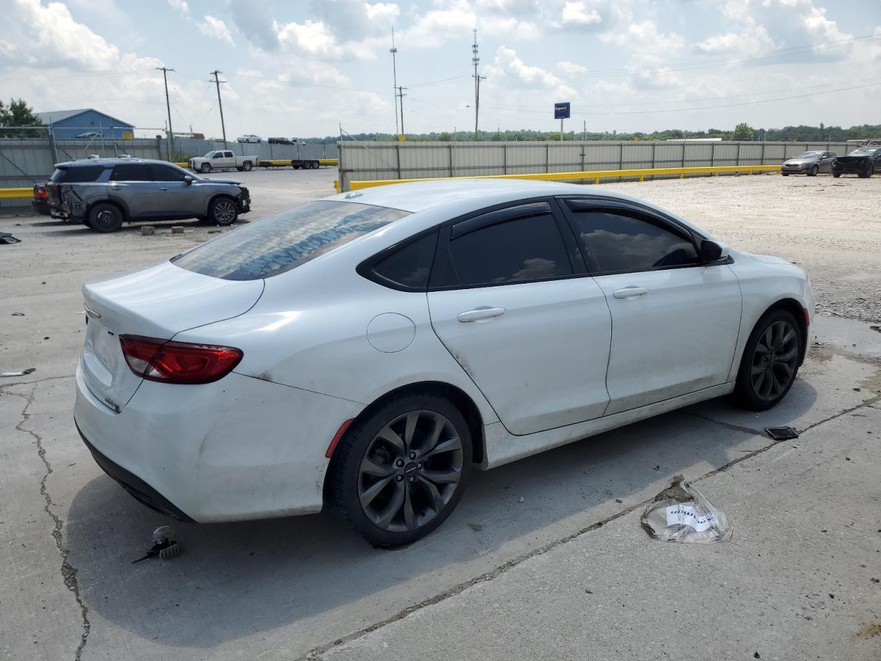 2016 Chrysler 200 S - Image 3