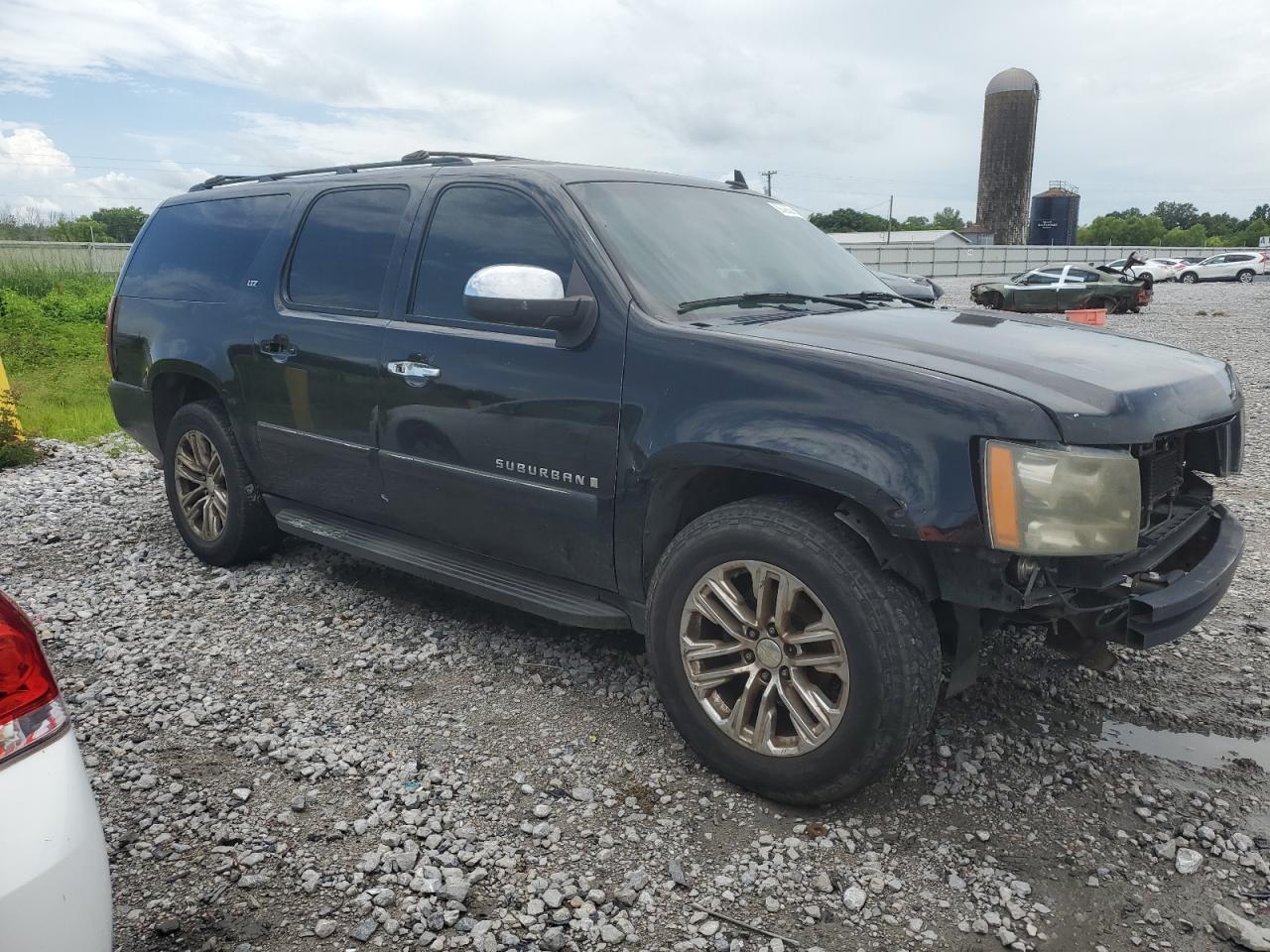 2007 Chevrolet Suburban C1500 - Image 4