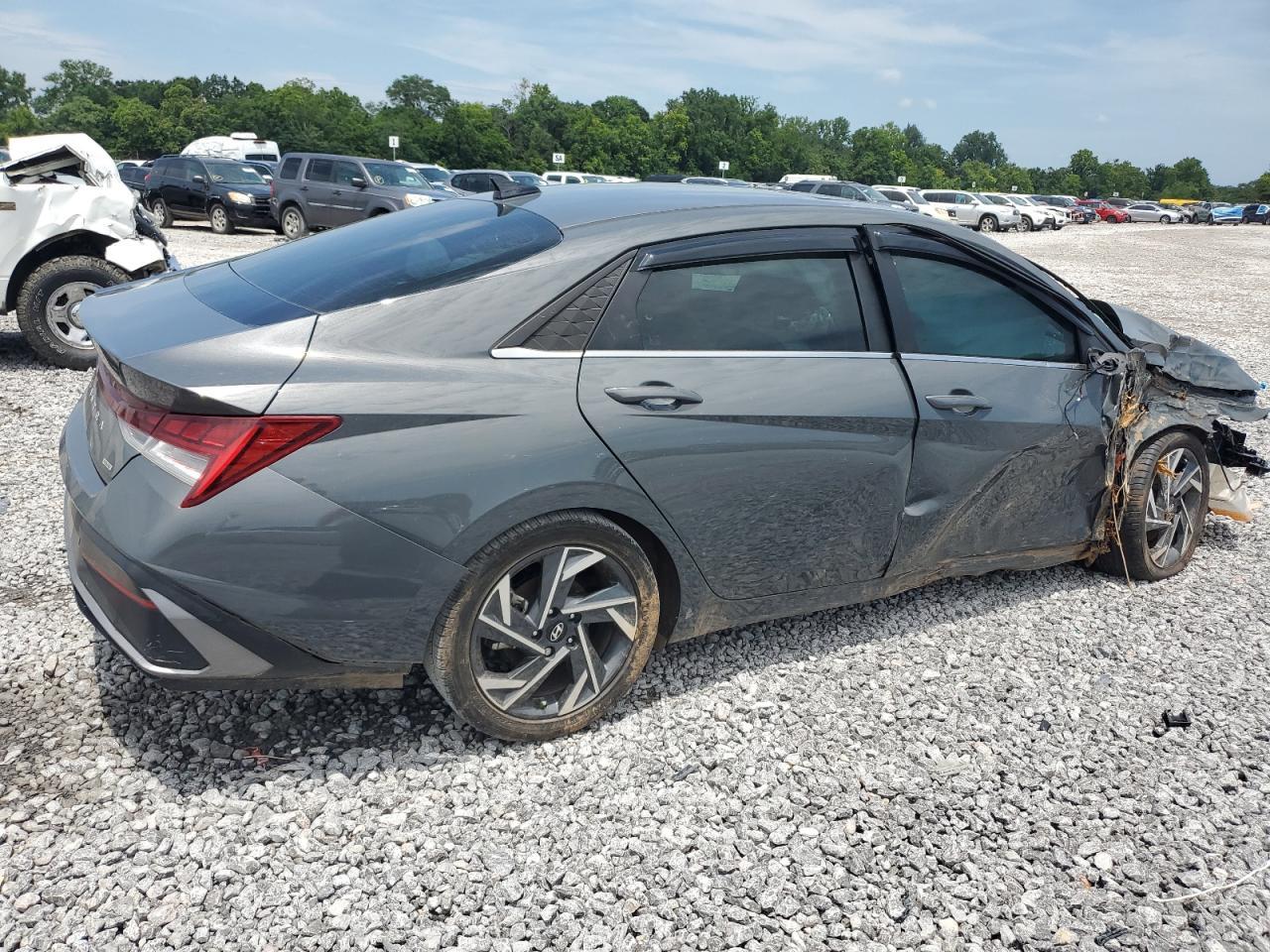 2024 Hyundai Elantra Limited - Фото 3