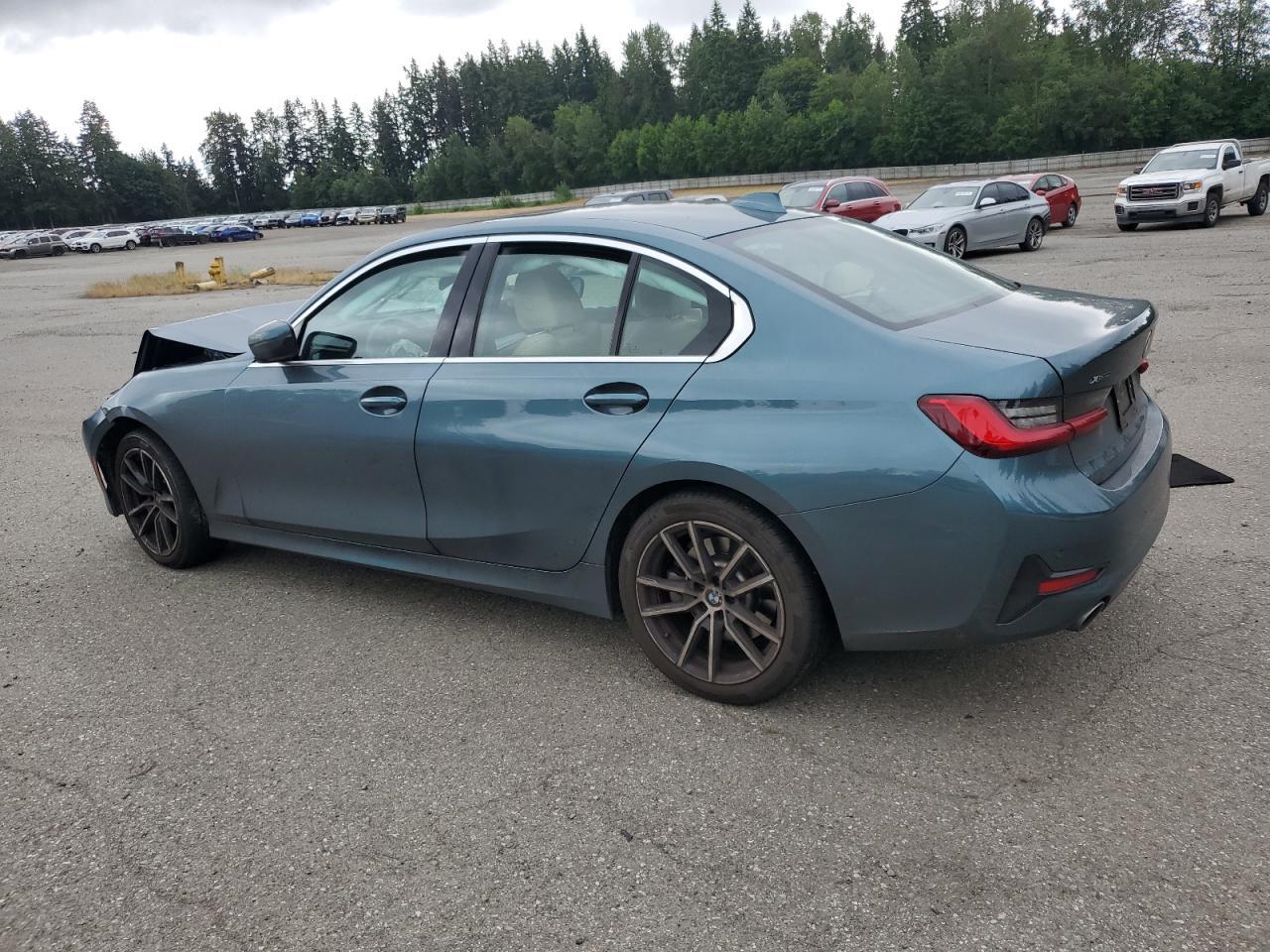 2021 BMW 330Xi - Фото 2