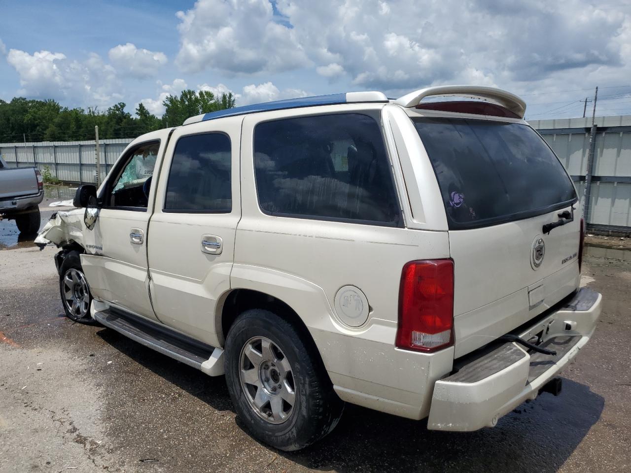 2002 Cadillac Escalade Luxury - Image 2
