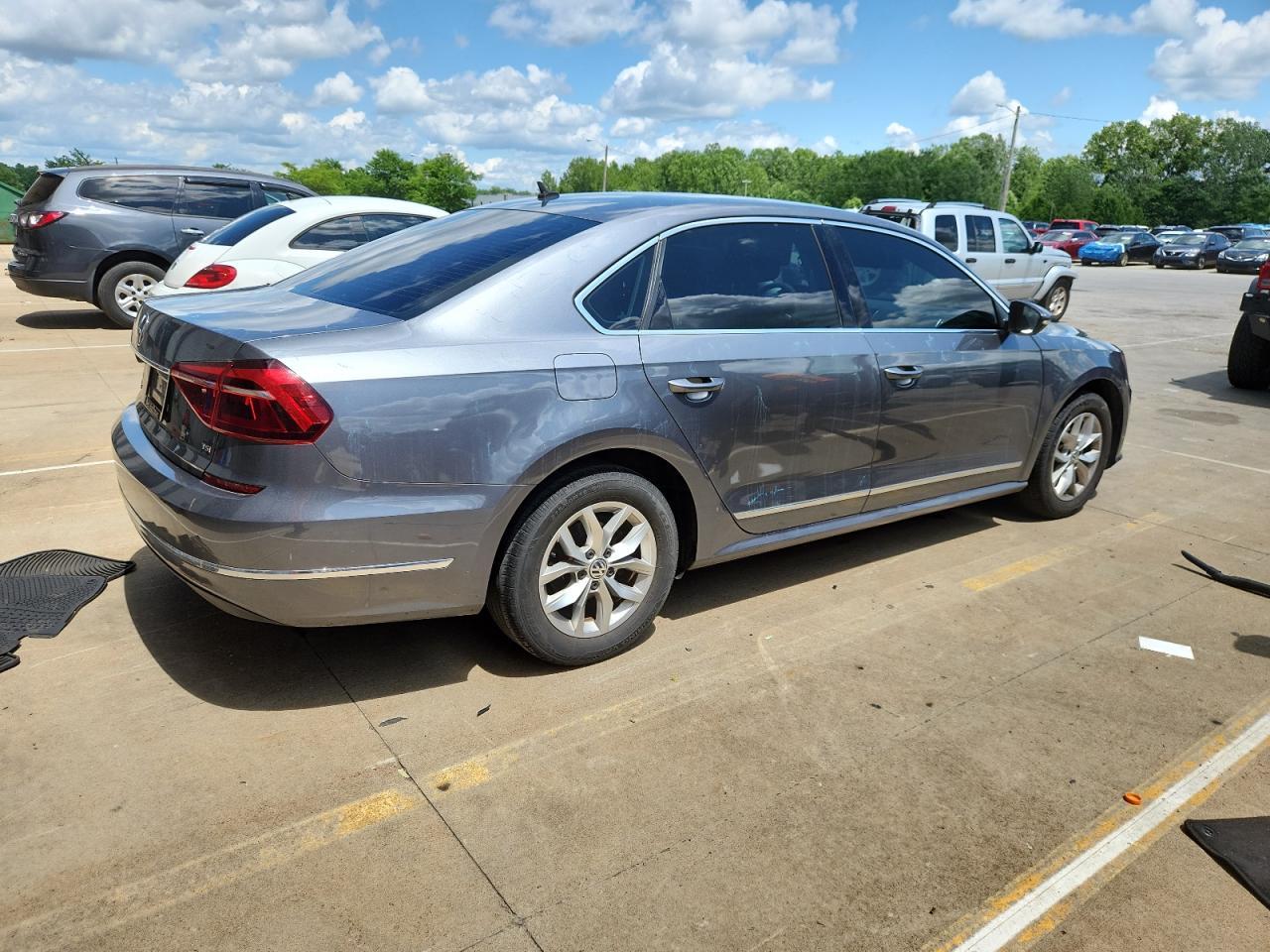 2017 Volkswagen Passat S - Фото 3