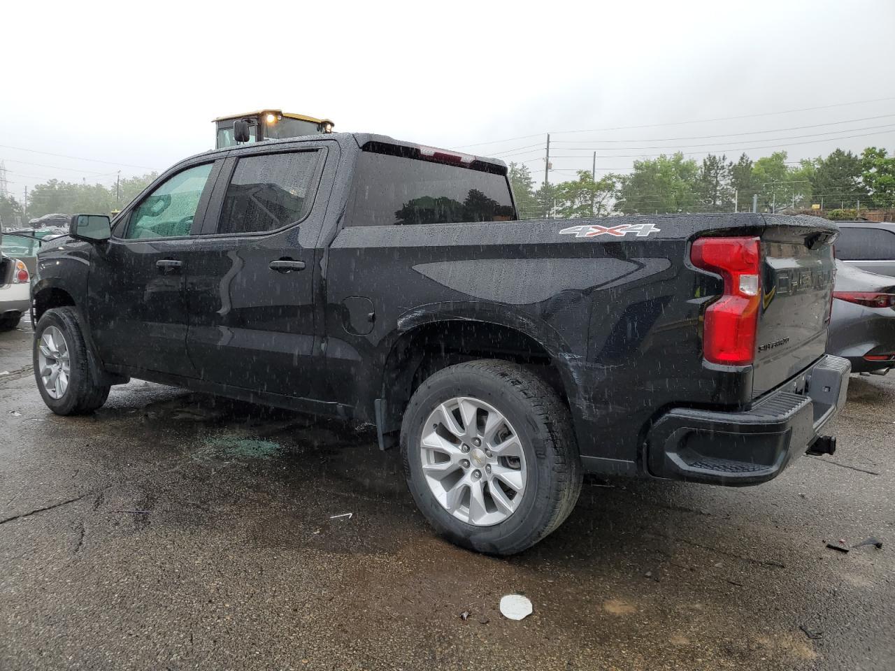 2021 Chevrolet Silverado K1500 Custom - Фото 2