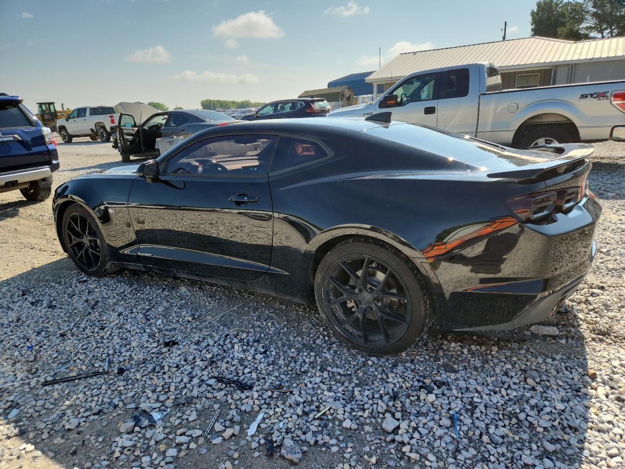 2019 Chevrolet Camaro Ls - Фото 2